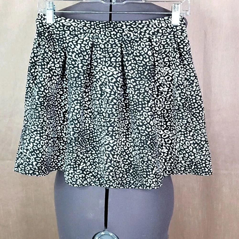 *AEROPOSTALE Animal Print Pleated Mini Skirt S/P